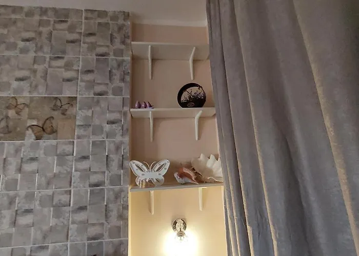 Coral Flat With 2 Bedrooms And 3 Balconies .